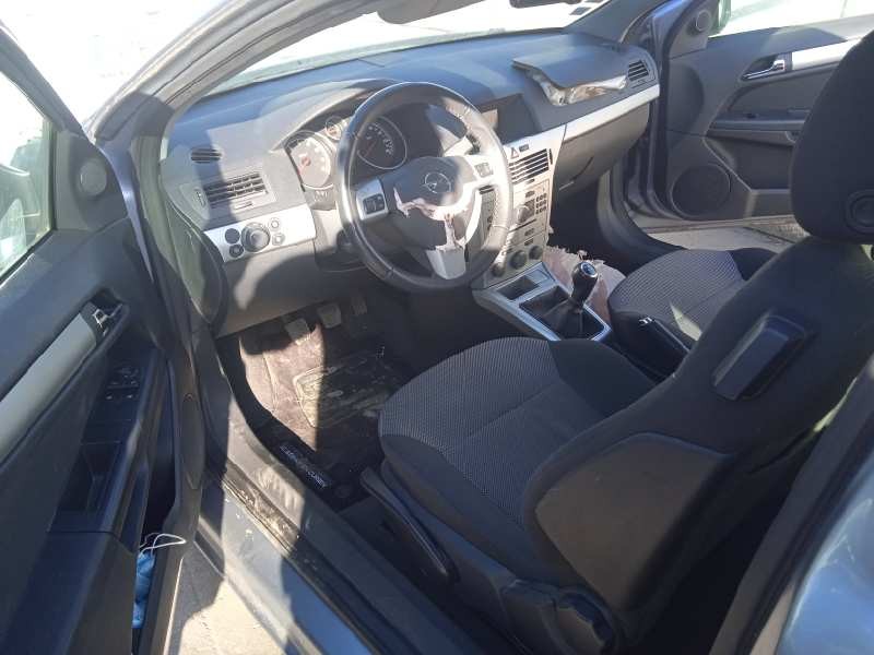 opel astra gtc del año 2009