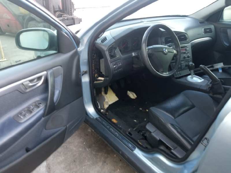 volvo s60 berlina del año 2001