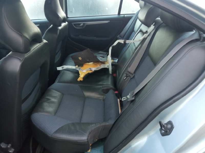 volvo s60 berlina del año 2001