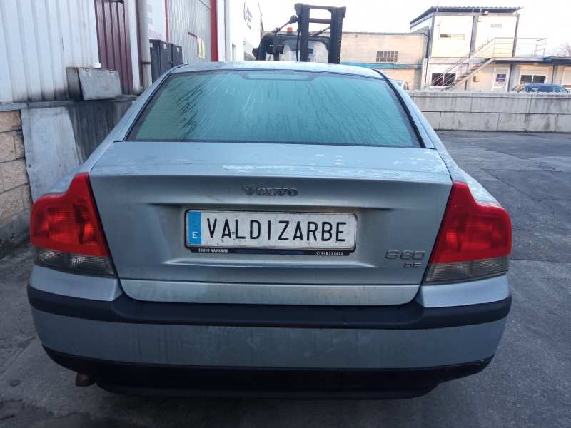 volvo s60 berlina del año 2001