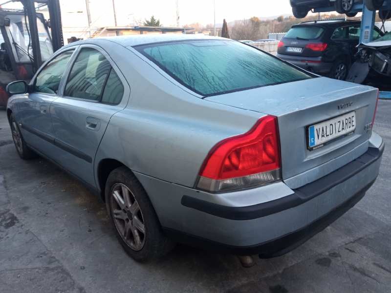 volvo s60 berlina del año 2001