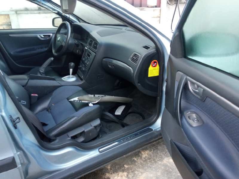 volvo s60 berlina del año 2001