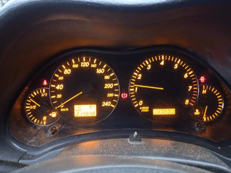 toyota avensis berlina (t25) del año 2004