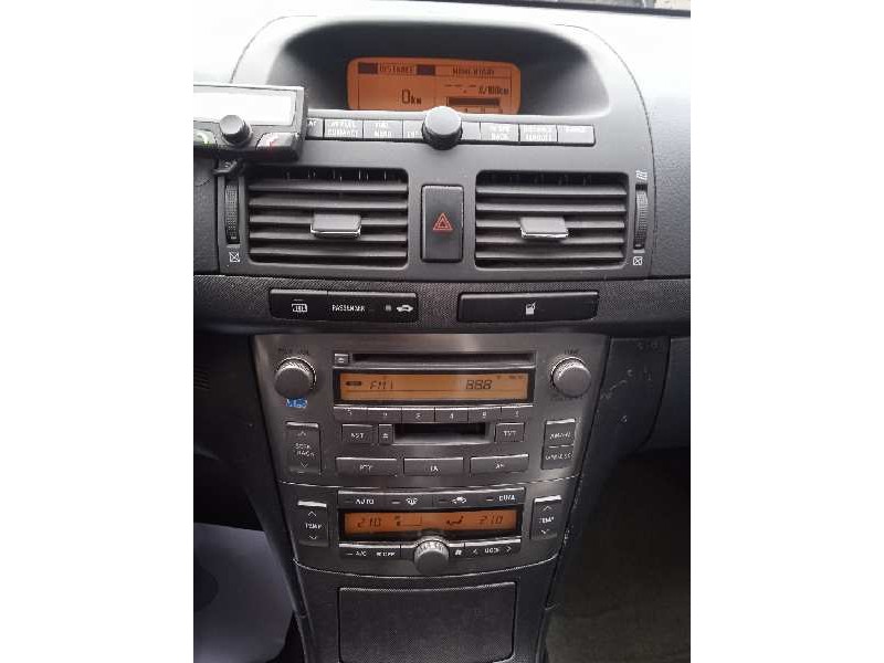 toyota avensis berlina (t25) del año 2004