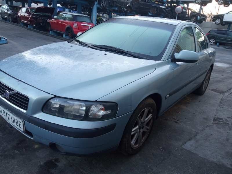 volvo s60 berlina del año 2001