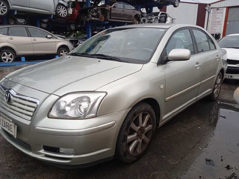 toyota avensis berlina (t25) del año 2004
