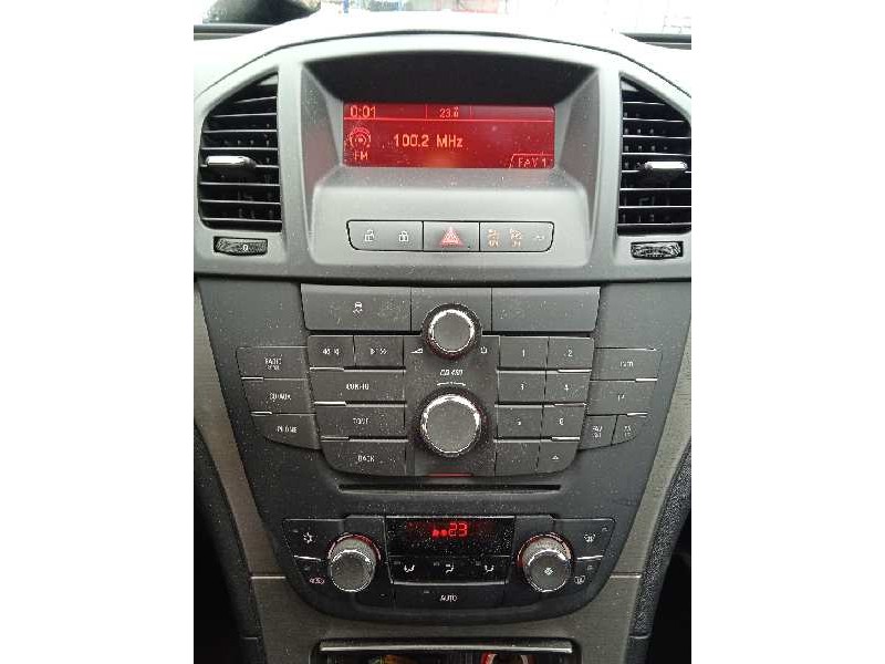 opel insignia berlina del año 2011