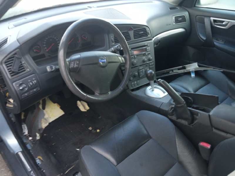 volvo s60 berlina del año 2001