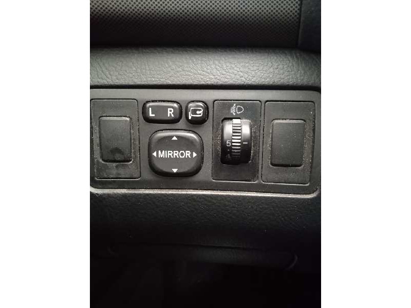 toyota avensis berlina (t25) del año 2004