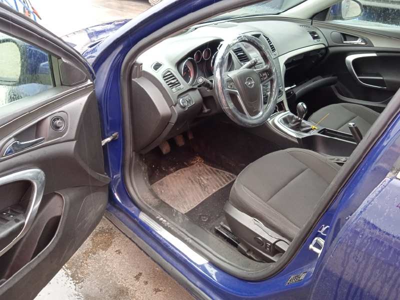 opel insignia berlina del año 2011