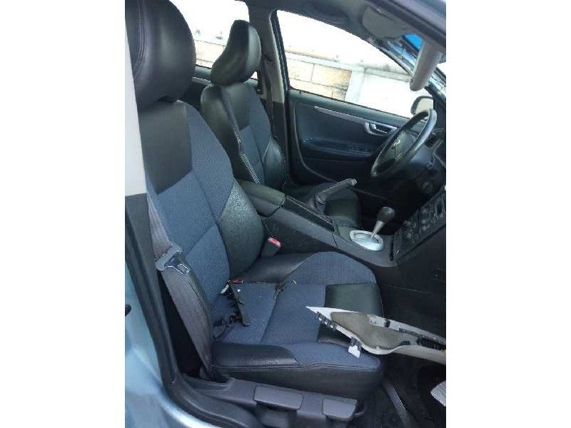 volvo s60 berlina del año 2001