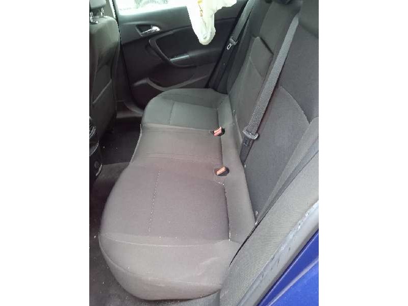 opel insignia berlina del año 2011