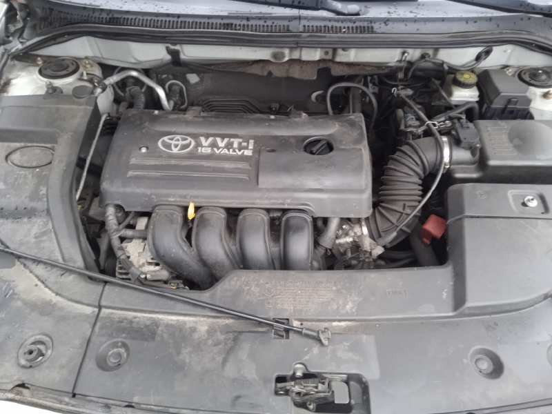 toyota avensis berlina (t25) del año 2004