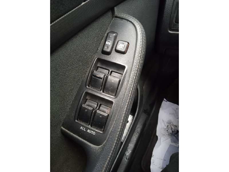 toyota avensis berlina (t25) del año 2004