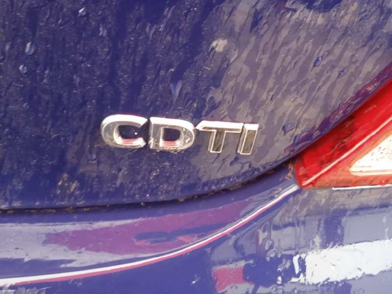 opel insignia berlina del año 2011