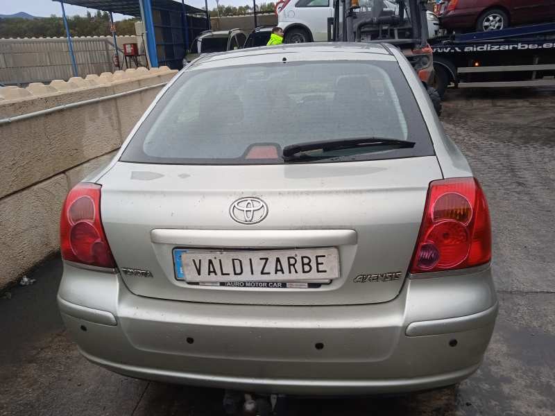 toyota avensis berlina (t25) del año 2004