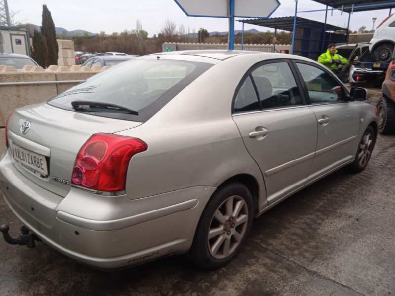 toyota avensis berlina (t25) del año 2004