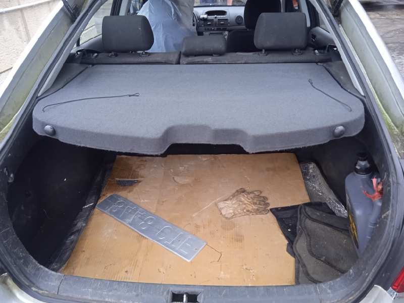 toyota avensis berlina (t25) del año 2004