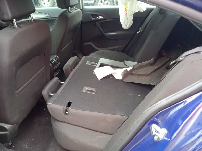 opel insignia berlina del año 2011