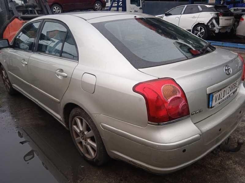 toyota avensis berlina (t25) del año 2004
