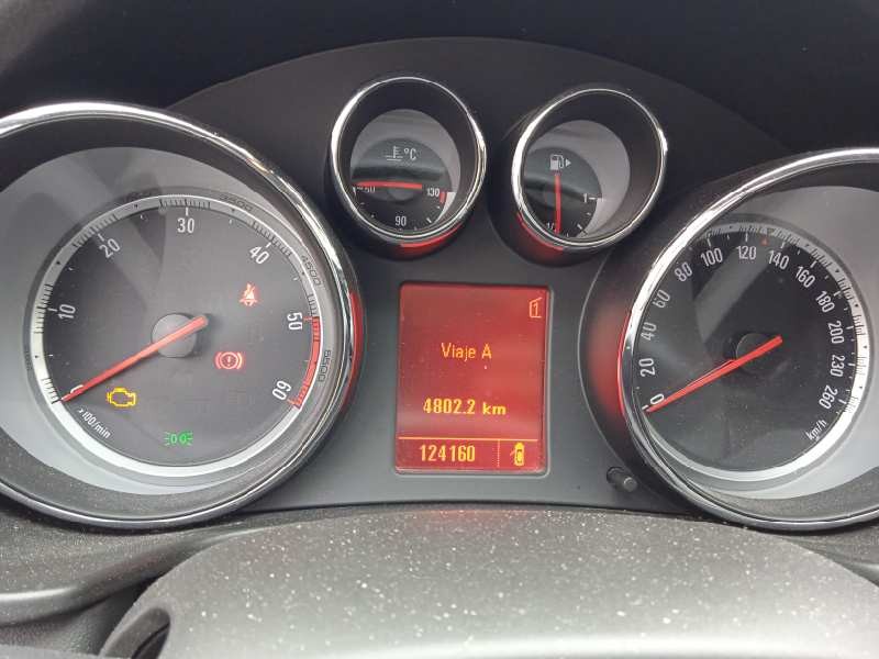 opel insignia berlina del año 2011