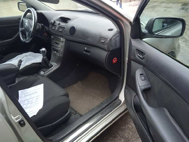 toyota avensis berlina (t25) del año 2004