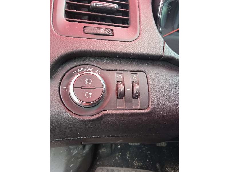 opel insignia berlina del año 2011