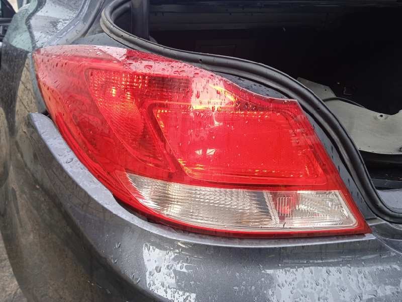 opel insignia berlina del año 2010