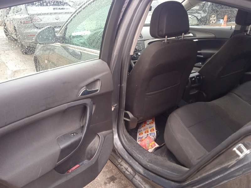 opel insignia berlina del año 2010