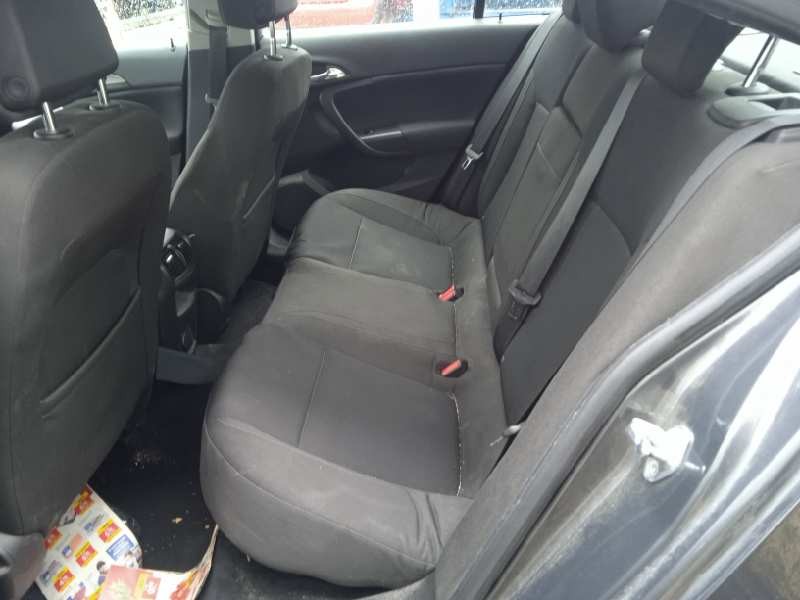 opel insignia berlina del año 2010