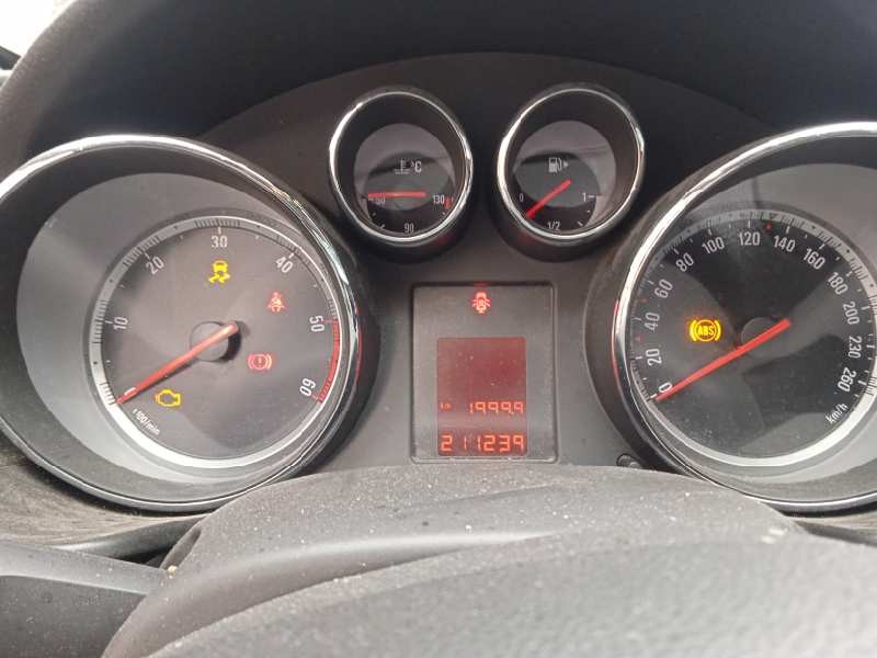 opel insignia berlina del año 2010