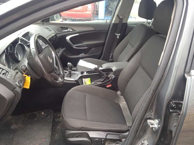 opel insignia berlina del año 2010