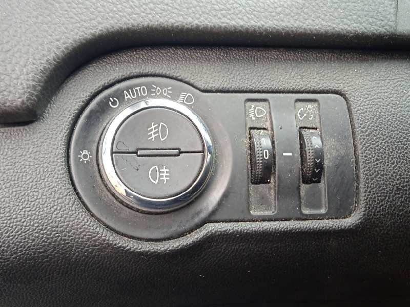 opel insignia berlina del año 2010