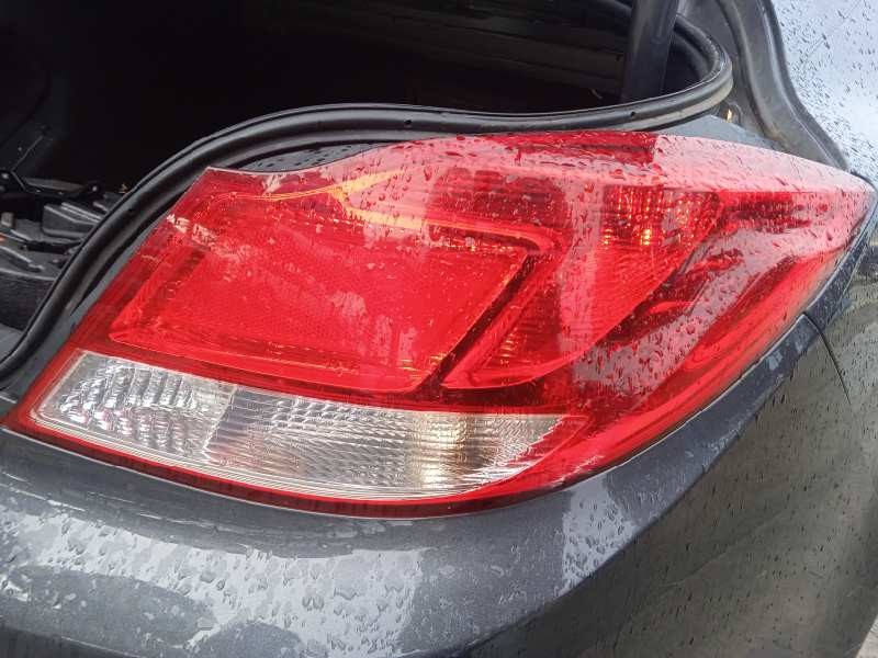 opel insignia berlina del año 2010