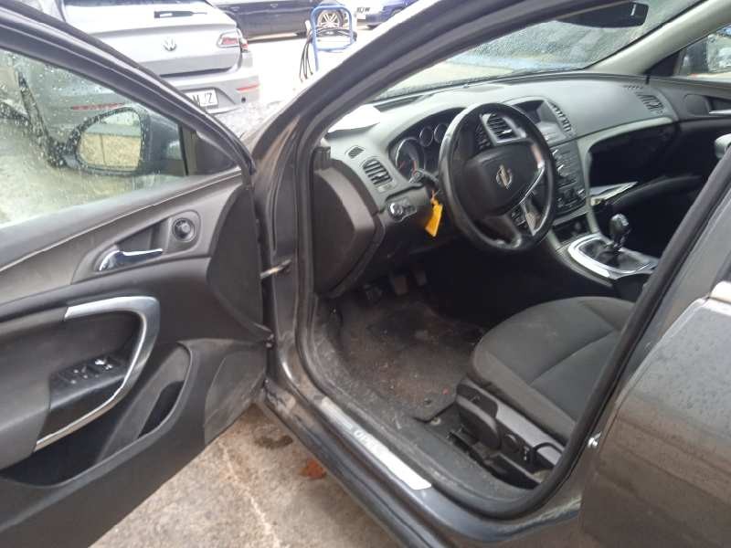 opel insignia berlina del año 2010