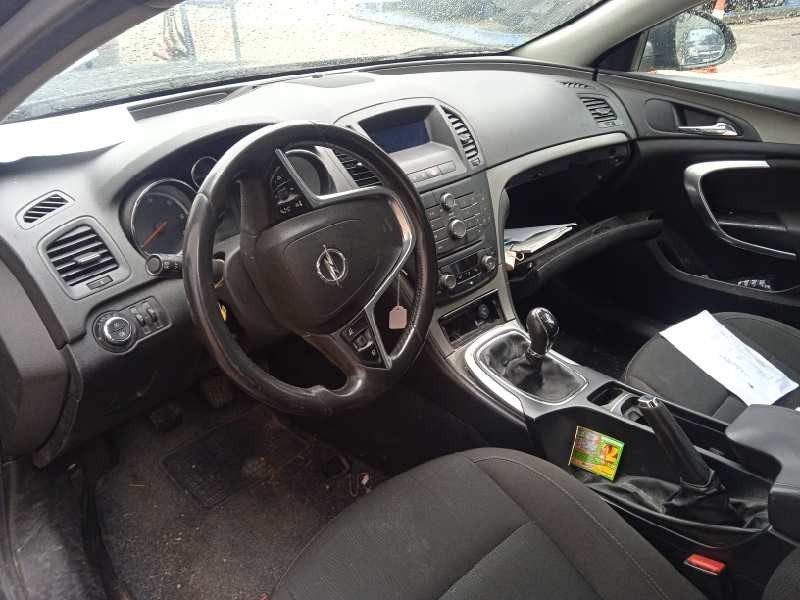 opel insignia berlina del año 2010