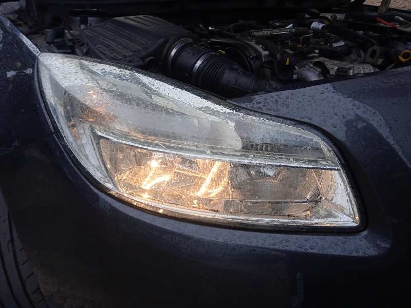 opel insignia berlina del año 2010