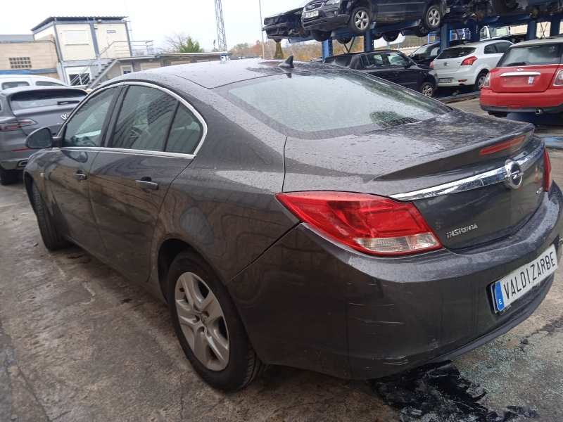 opel insignia berlina del año 2010