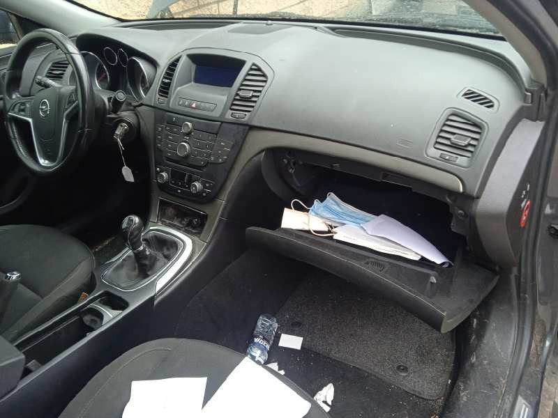 opel insignia berlina del año 2010