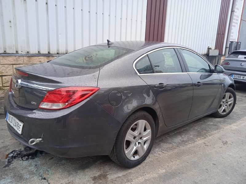 opel insignia berlina del año 2010