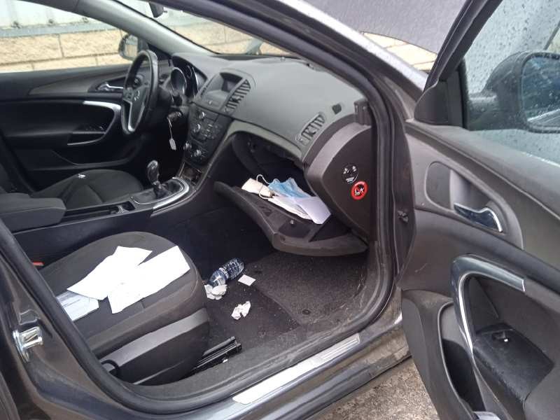 opel insignia berlina del año 2010