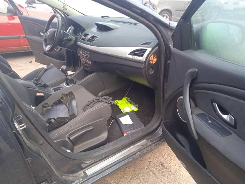 renault megane iii berlina 5 p del año 2009