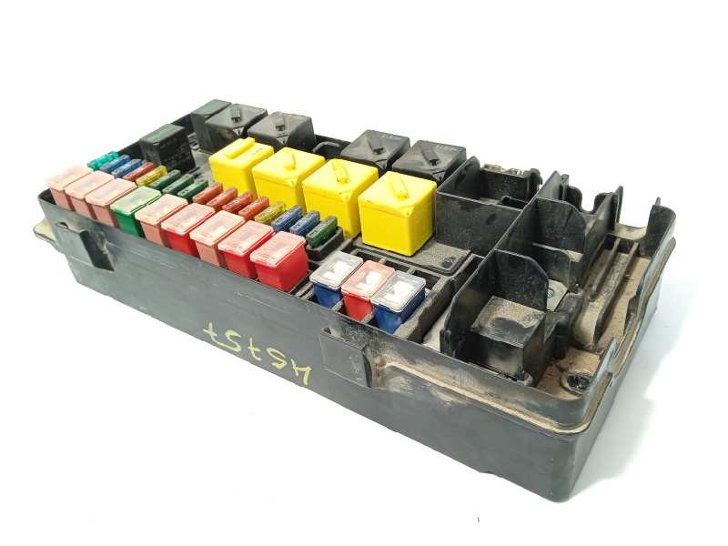 CAJA RELES / FUSIBLES YQE000300 