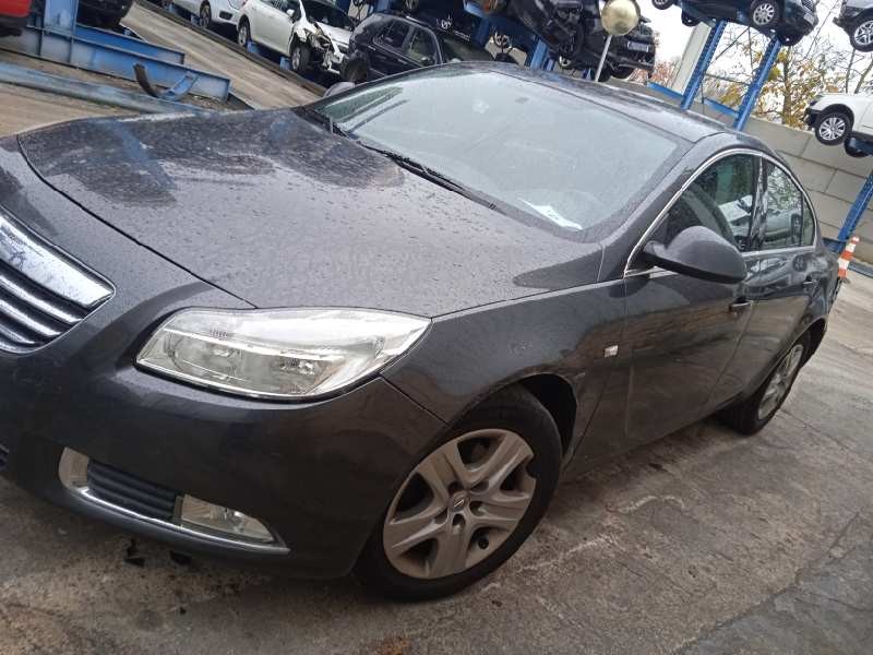 opel insignia berlina del año 2010