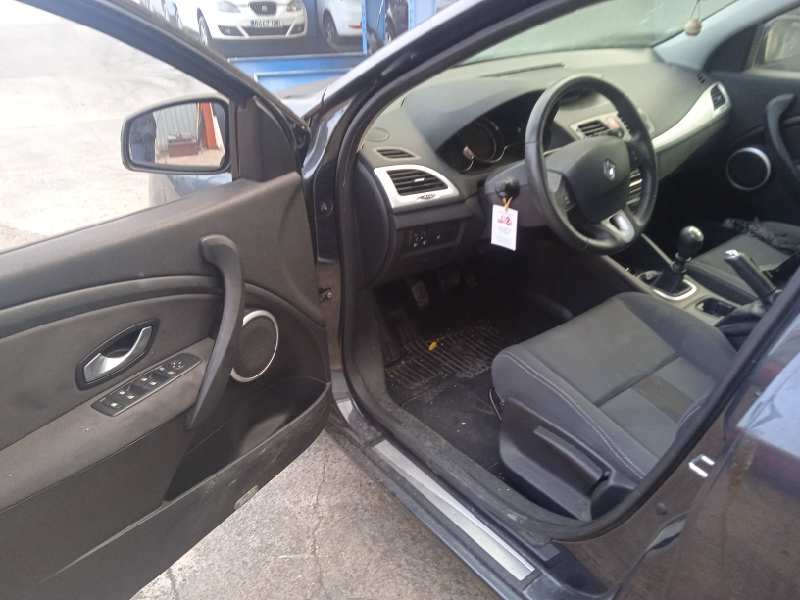 renault megane iii berlina 5 p del año 2009