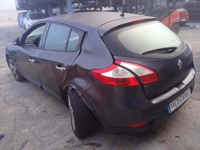 renault megane iii berlina 5 p del año 2009