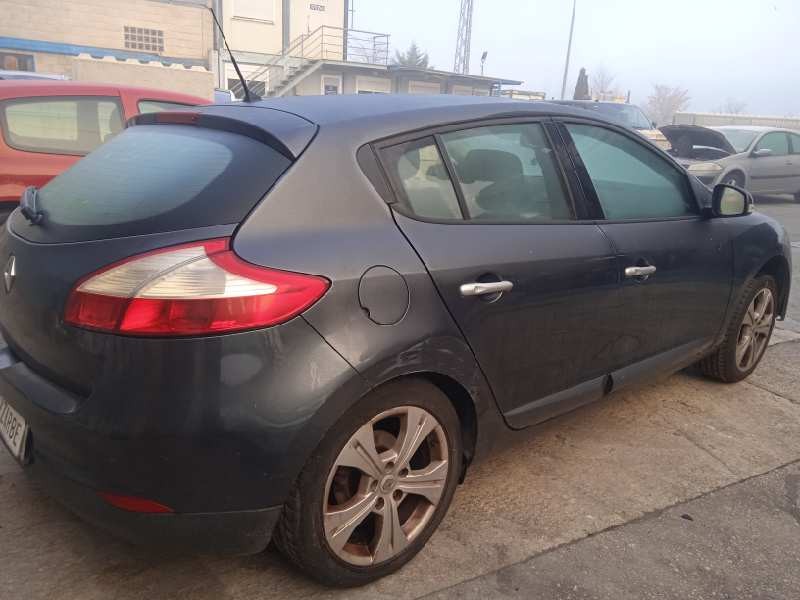 renault megane iii berlina 5 p del año 2009