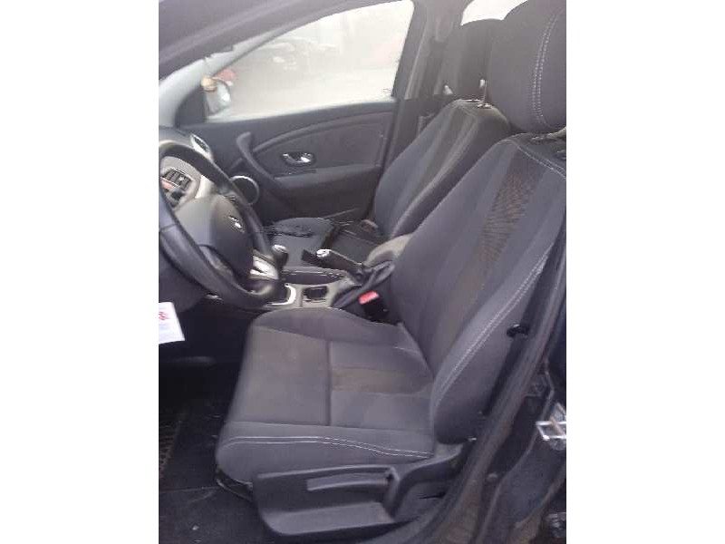 renault megane iii berlina 5 p del año 2009