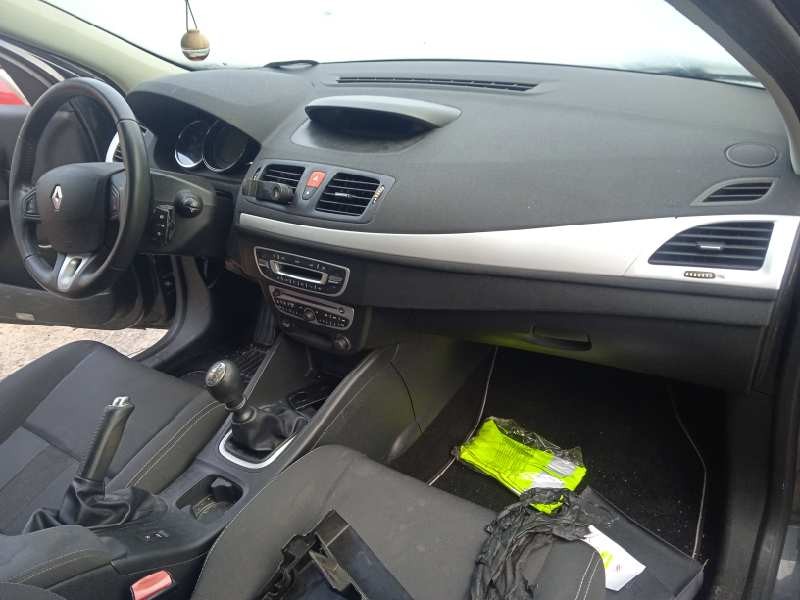 renault megane iii berlina 5 p del año 2009