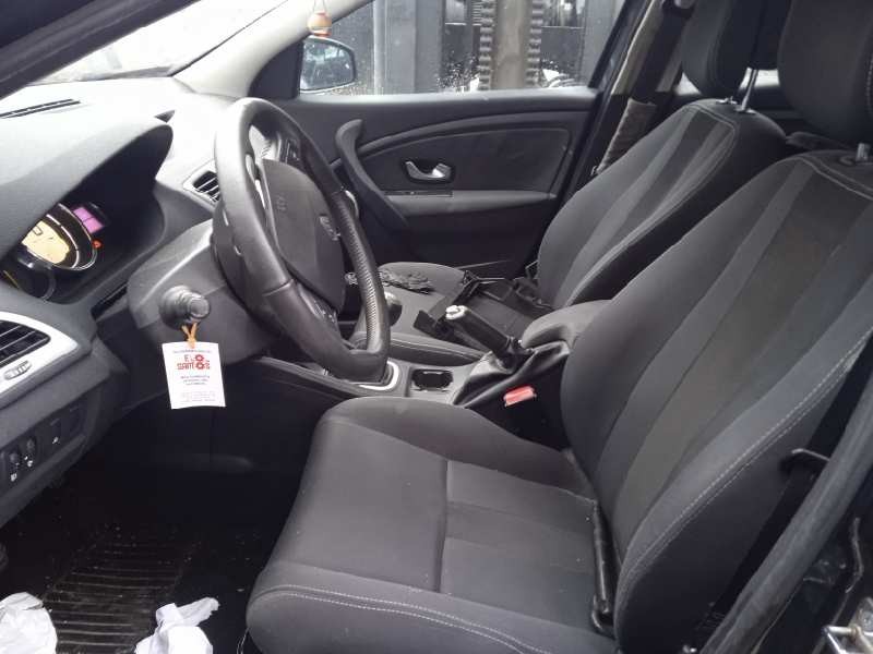 renault megane iii berlina 5 p del año 2009